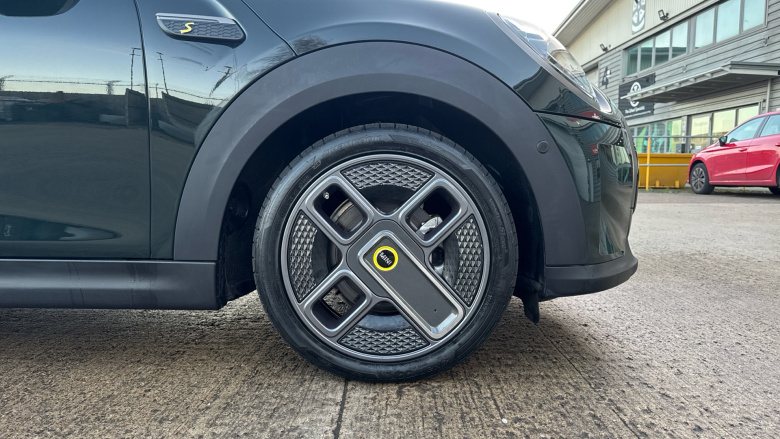 MINI Hatchback 135kW Cooper S Resolute Edition 33kWh 3dr Auto Electric Hatchback